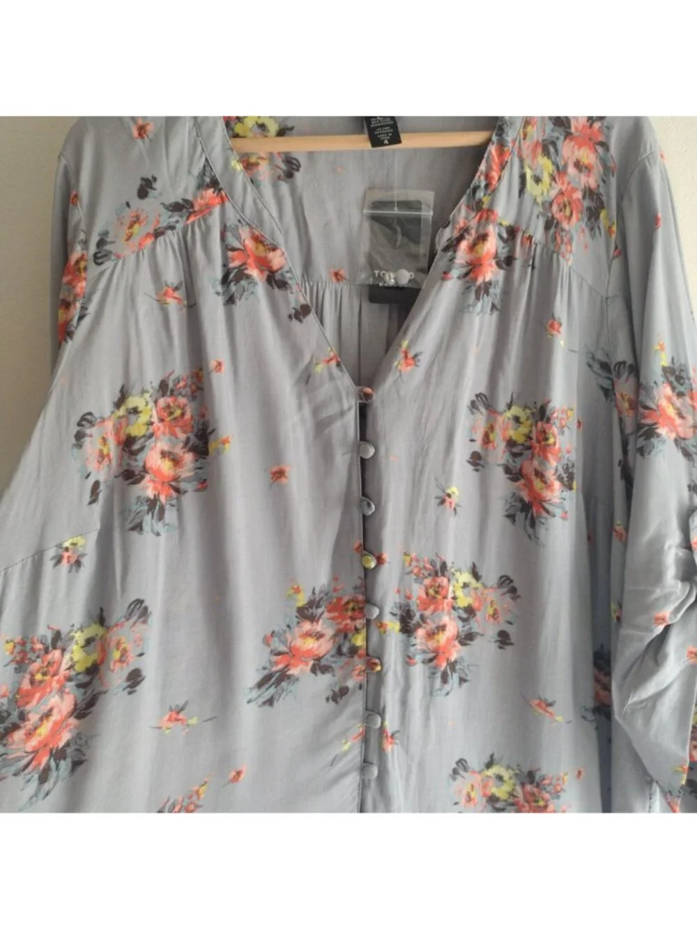 Torrid Gray Floral Blouse Sz 4 NEW Flowy Challis Relaxed Fit 4X - Picture 6 of 9